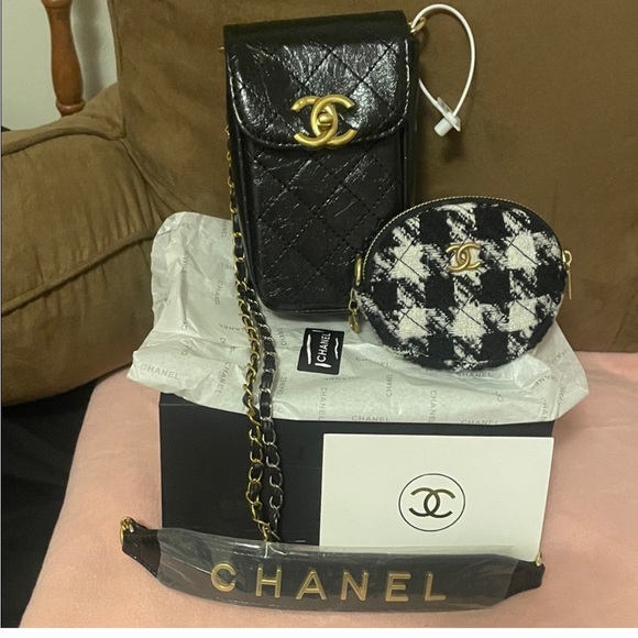 Complimentary Chanel Black Quilted Women's Bag Set - Picture 1 of 17